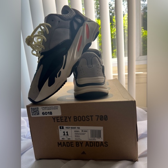YEEZY BOOST 700 “wave runner” - Picture 5 of 5
